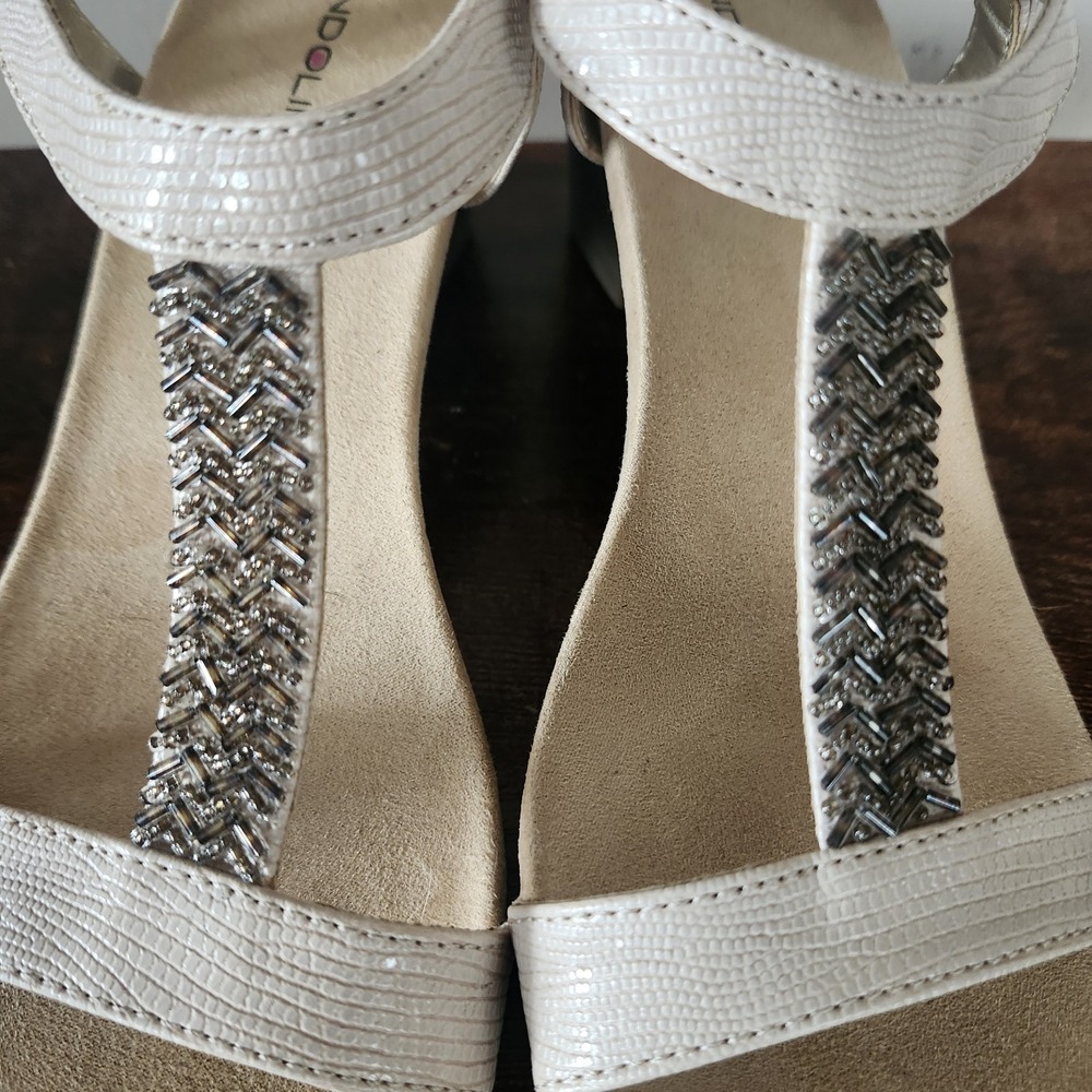 Bandolino Size 7M Beige Castina Beaded T Strap Flexible Sandals Shoes - Picture 5 of 7